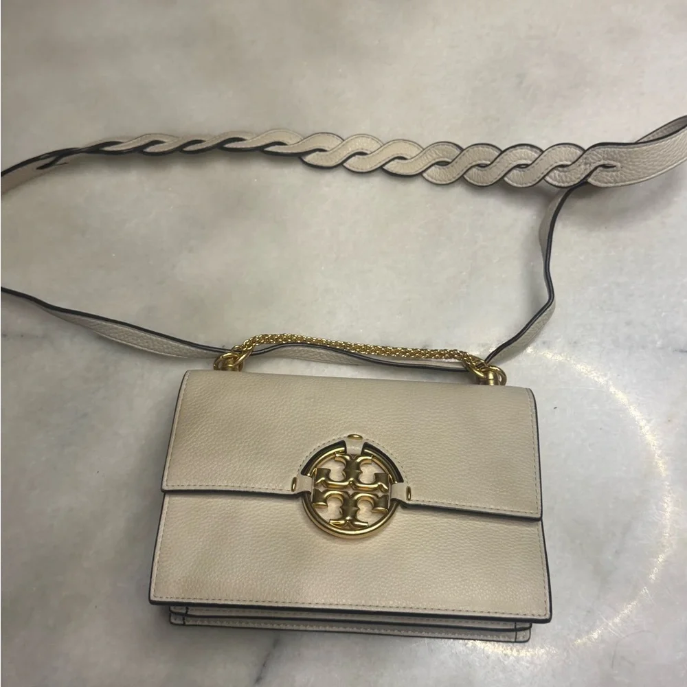 Tory Burch Cream Shoulder Bag with Gold Accents - Picture 2 of 11